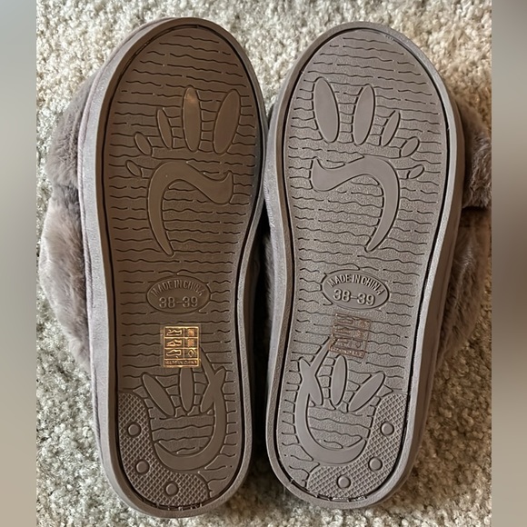 Slippers - Picture 3 of 3